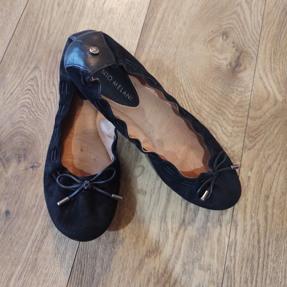 Antonio Melani Flats